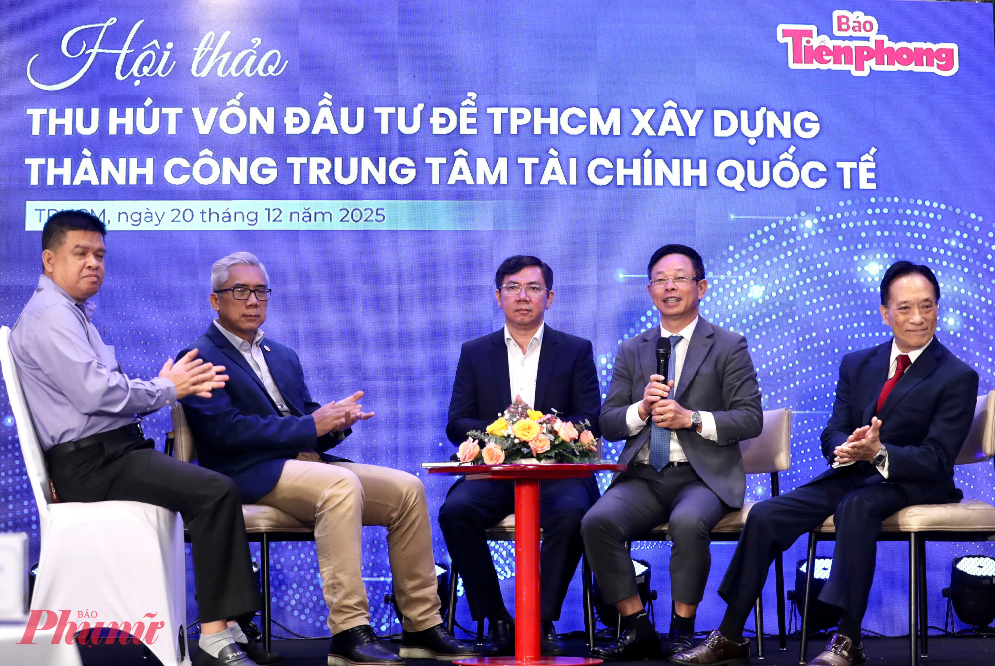 Các chuyên gia đang chia sẻ tại hội thảo