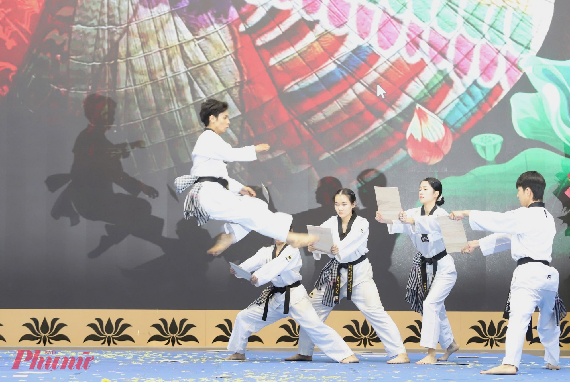 Tiết mục biểu diễn võ thuật chào mừng đầy sôi động