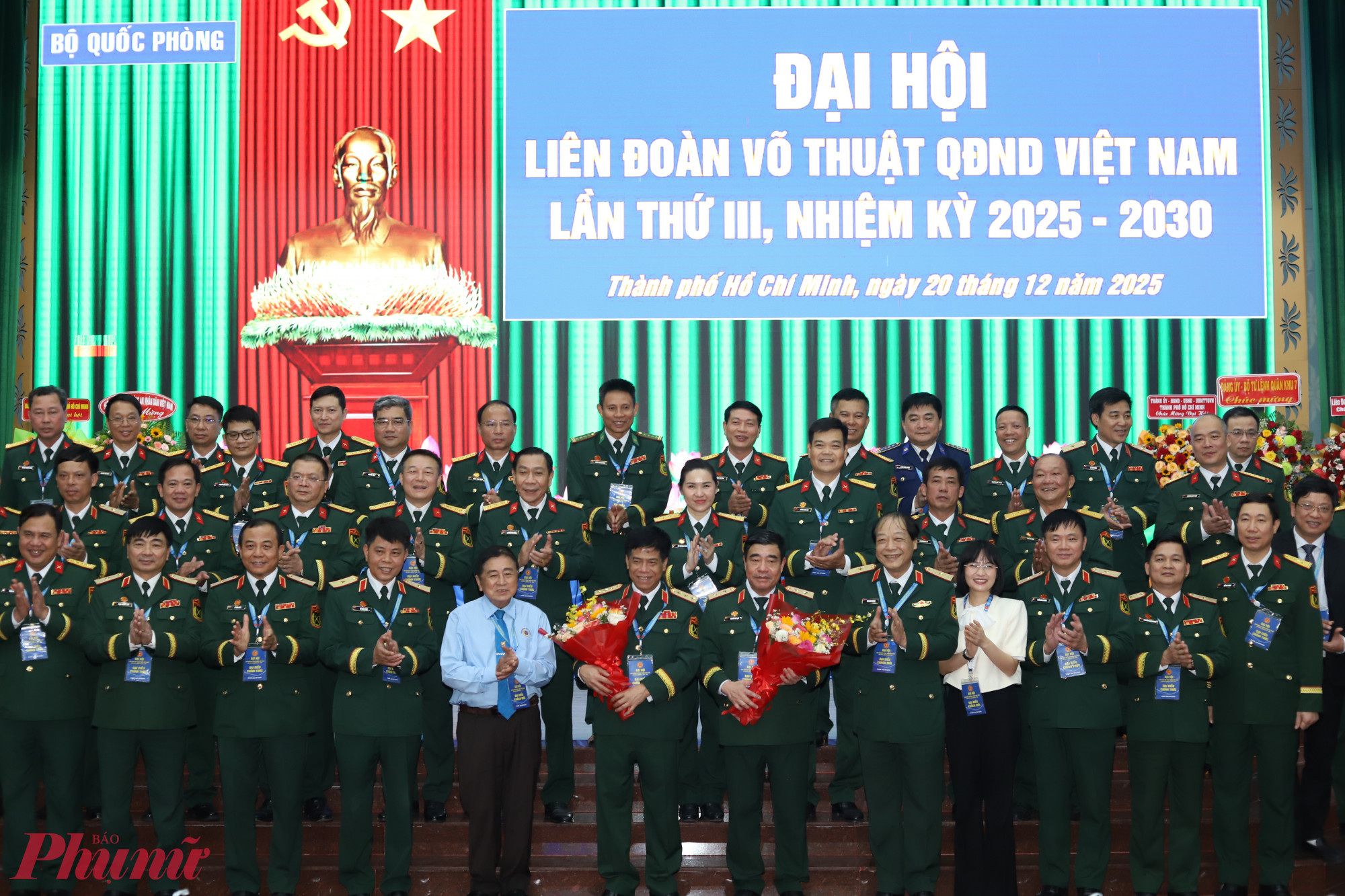 Ban Chấp hành Liên đoàn Võ thuật Quân đội nhân dân Việt Nam nhiệm kỳ 3 ra mắt đại hội - Ảnh: Thanh Tâm