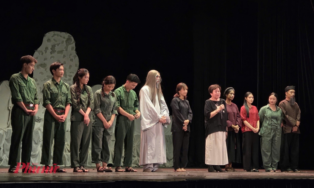 Đạo diễn Việt Linh chia sẻ cảm xúc sau đêm diễn