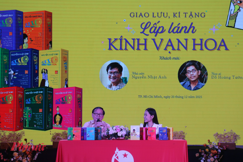 Kính vạn hoa trở lại trong diện mạo mới sau 30 năm Nhà văn Nguyễn Nhật Ánh có mặt trong buổi giao lưu kỉ niệm 30 năm ra mắt bộ truyện