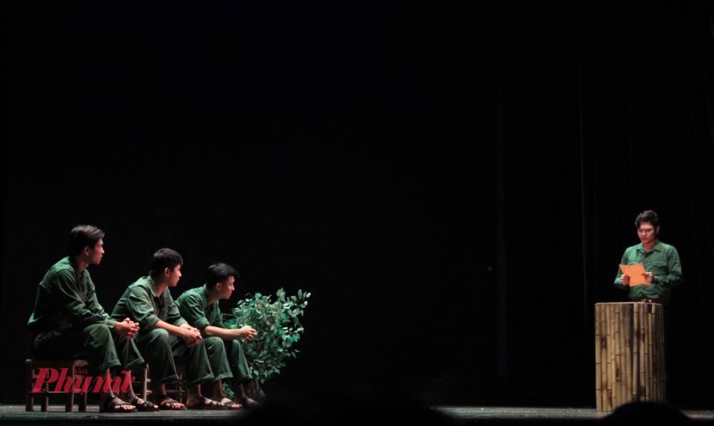 Sân khấu Hồng Hạc có sự cộng tác của rất nhiều gương mặt trẻ đa lĩnh vực - Ảnh: Ngọc Tuyết