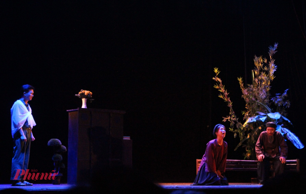 Sân khấu Hồng Hạc kiên định với con đường kịch chuyển thể từ văn học, tiệm cận điện ảnh - Ảnh: Ngọc Tuyết