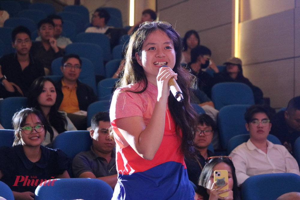 Kính vạn hoa trở lại trong diện mạo mới sau 30 năm Độc giả phấn khởi đặt câu hỏi cho nhà văn Nguyễn Nhật Ánh