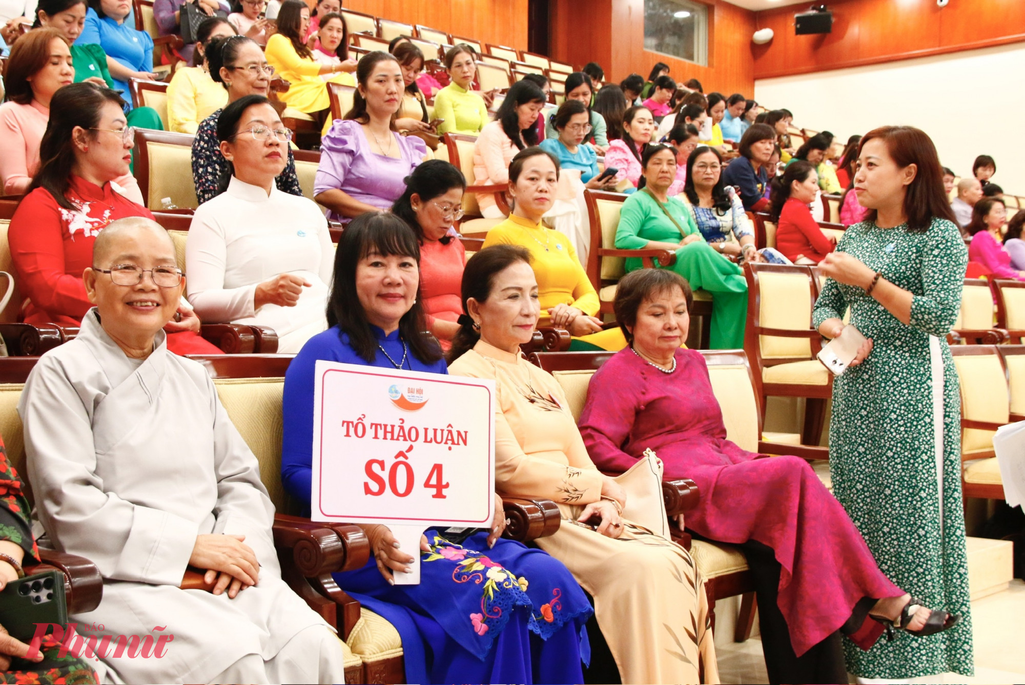 Tại Đại hội, các đại biểu tiếp tục tham gia góp ý Điều lệ Hội và Văn kiện Đại hội phụ nữ các cấp 