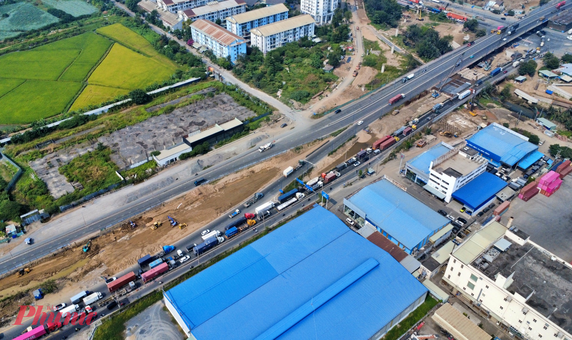 Thông tin từ Sở Xây dựng TP.HCM cho biết, theo số liệu của Trung tâm Quản lý Điều hành giao thông đô thị, mức độ ùn tắc giao thông trên địa bàn thành phố đã tăng khoảng 24% so với cùng kỳ năm 2024. 