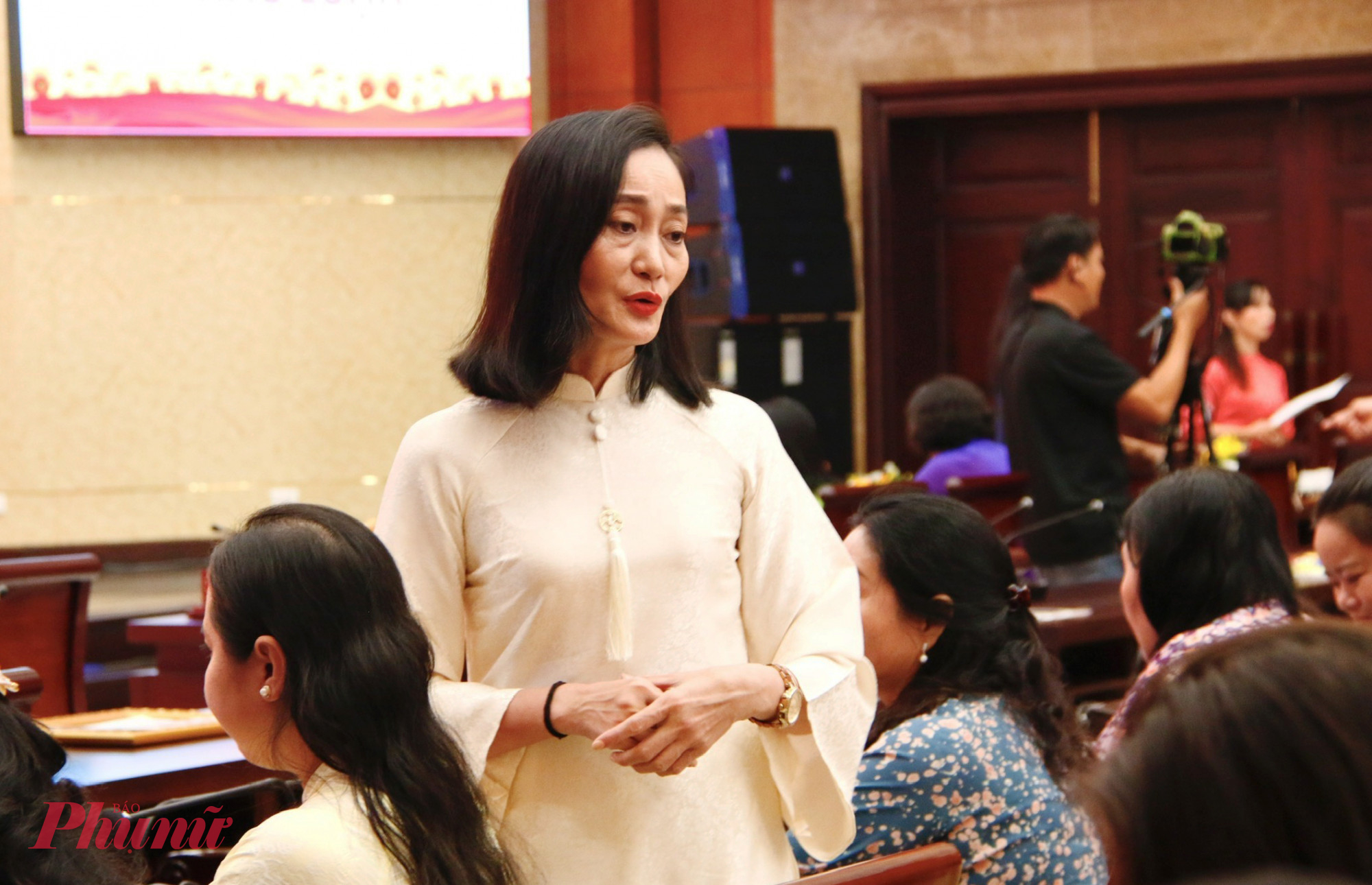  Nghệ sĩ Ưu tú Hạnh Thúy - tham gia góp ý kiến tại tổ thảo luận