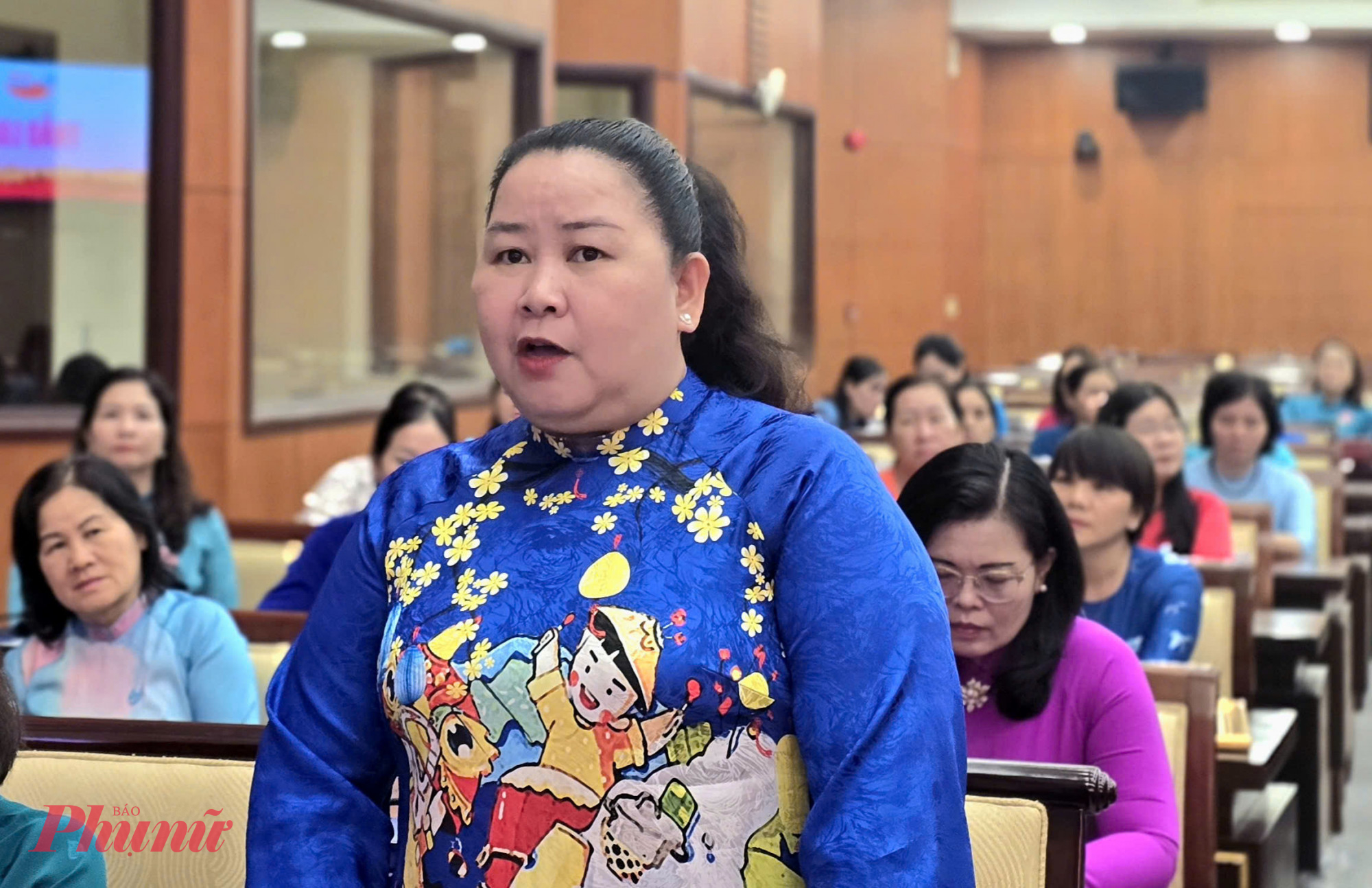 bà Lê Thị Kim Thúy – Phó Chủ tịch LĐLĐ TPHCM - phát biểu tại tổ thảo luận 