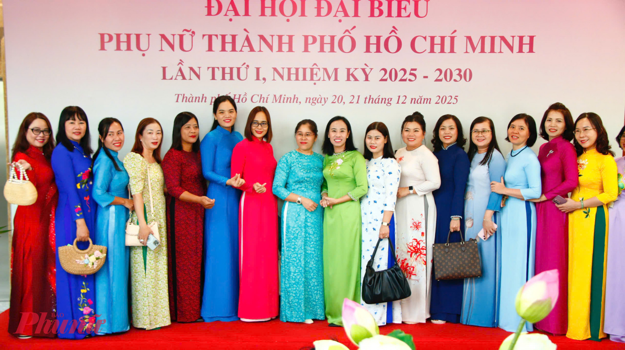 Đại biểu chụp hình lưu niệm tại Đại hội 