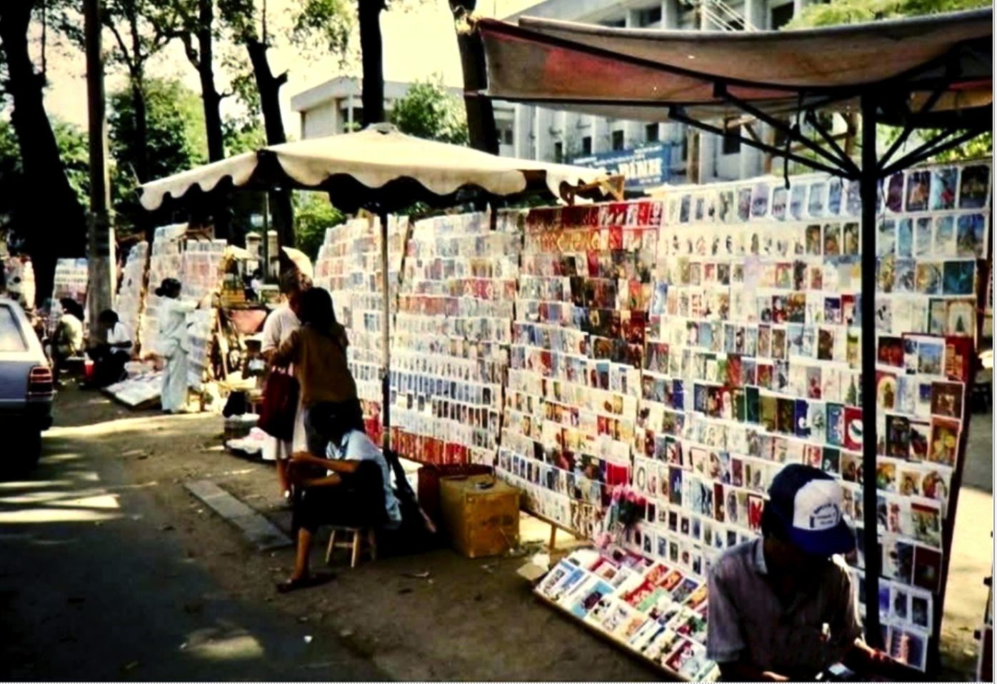  Những quầy thiệp lưu động ở khu vực trung tâm TPHCM ngày trước - Nguồn ảnh: Internet