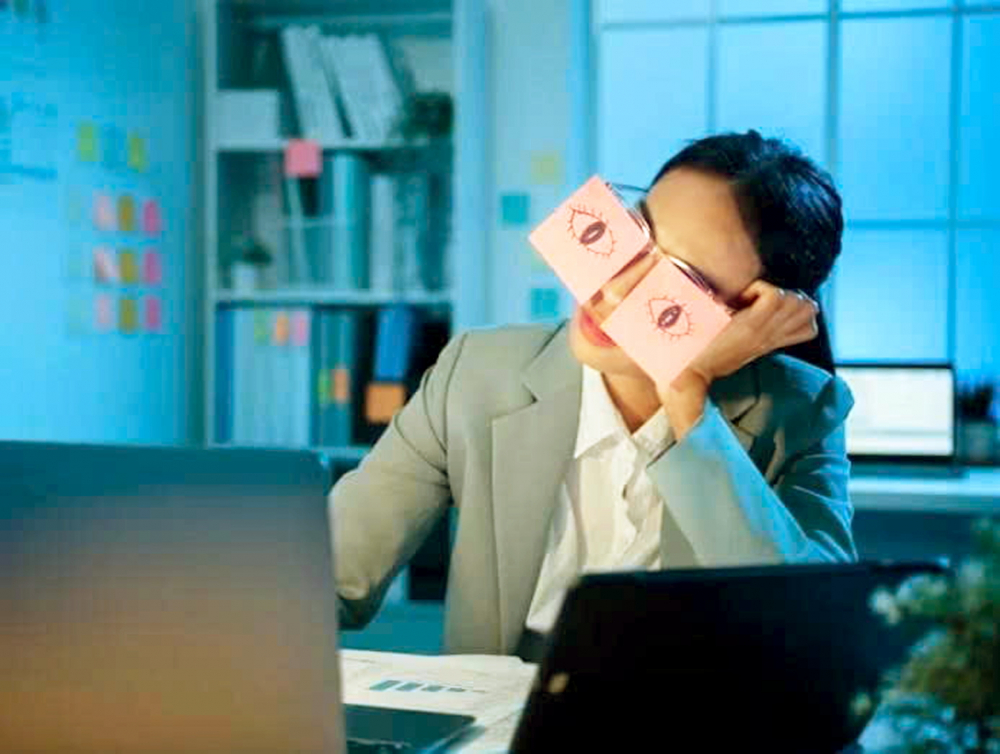 Tuy giúp mang lại giải tỏa nhất thời trước áp lực cuộc sống, hài đen có thể khiến chúng ta bị mắc kẹt dài lâu trong  suy nghĩ tiêu cực nếu lạm dụng  - Nguồn ảnh: iStock