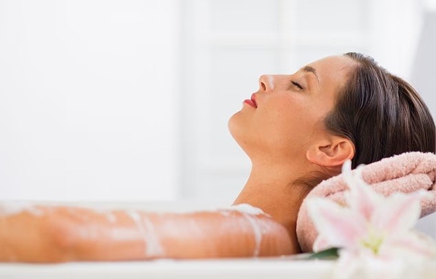 Một nghiên cứu cho thấy tắm nước nóng có thể là cách hỗ trợ điều trị trầm cảm tốt - Ảnh: Alamy