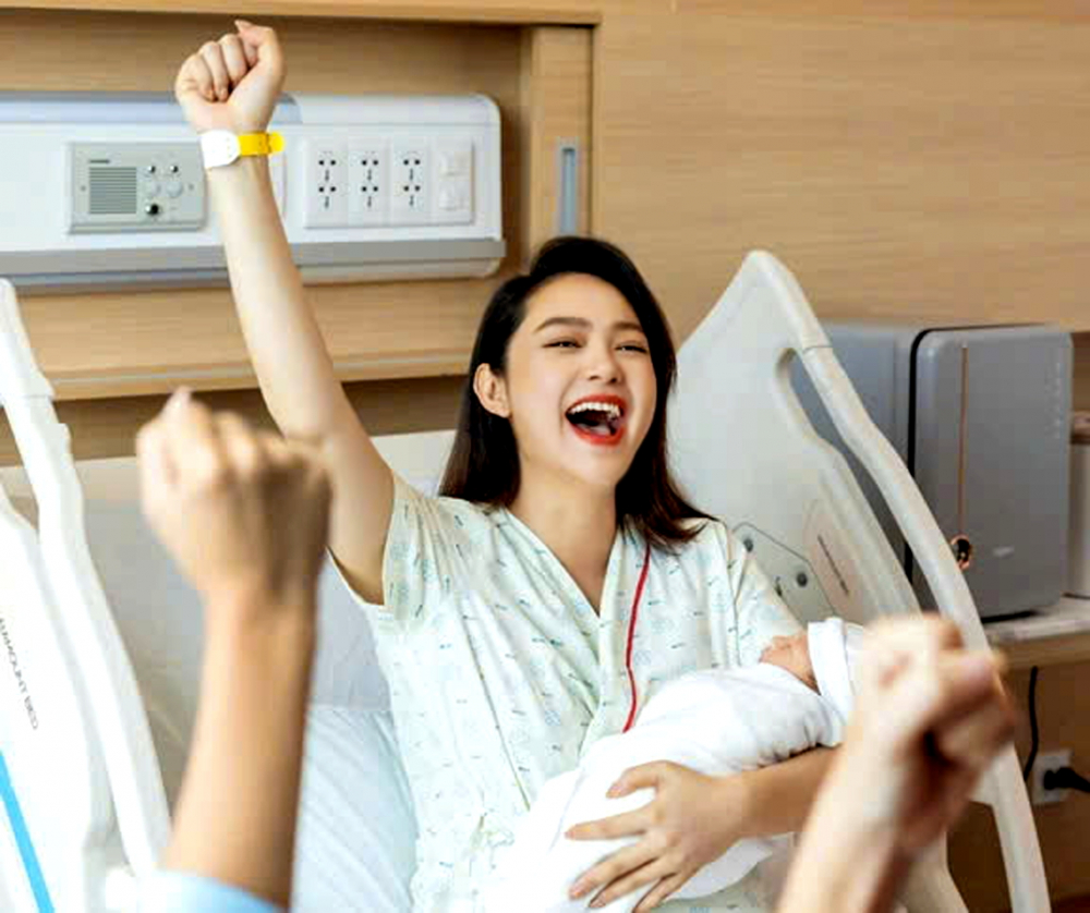 Những “kế hoạch vỡ” và hạnh phúc bất ngờ Khoảnh khắc ca sĩ, diễn viên Minh Hằng đón con trai đầu lòng - Nguồn ảnh: Facebook nhân vật