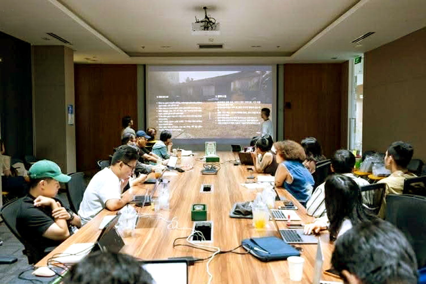 Phần thảo luận về dự án giữa các giảng viên KAFA và học viên mùa 6  - Nguồn ảnh: Ban tổ chức