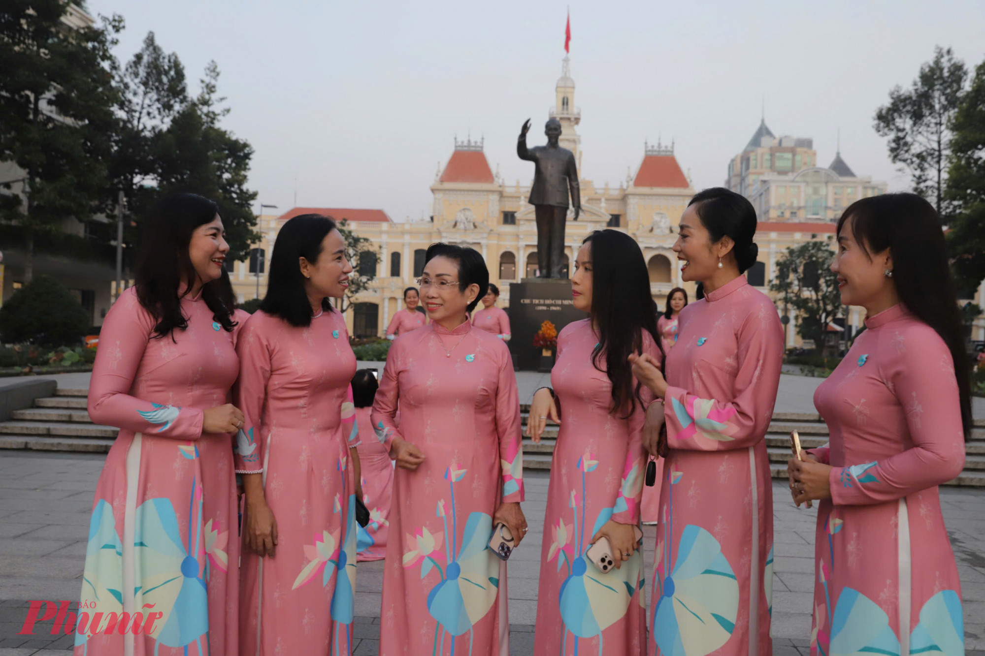 Các đại biểu trao đổi trước thềm Đaị hội - Ảnh: Phùng Huy