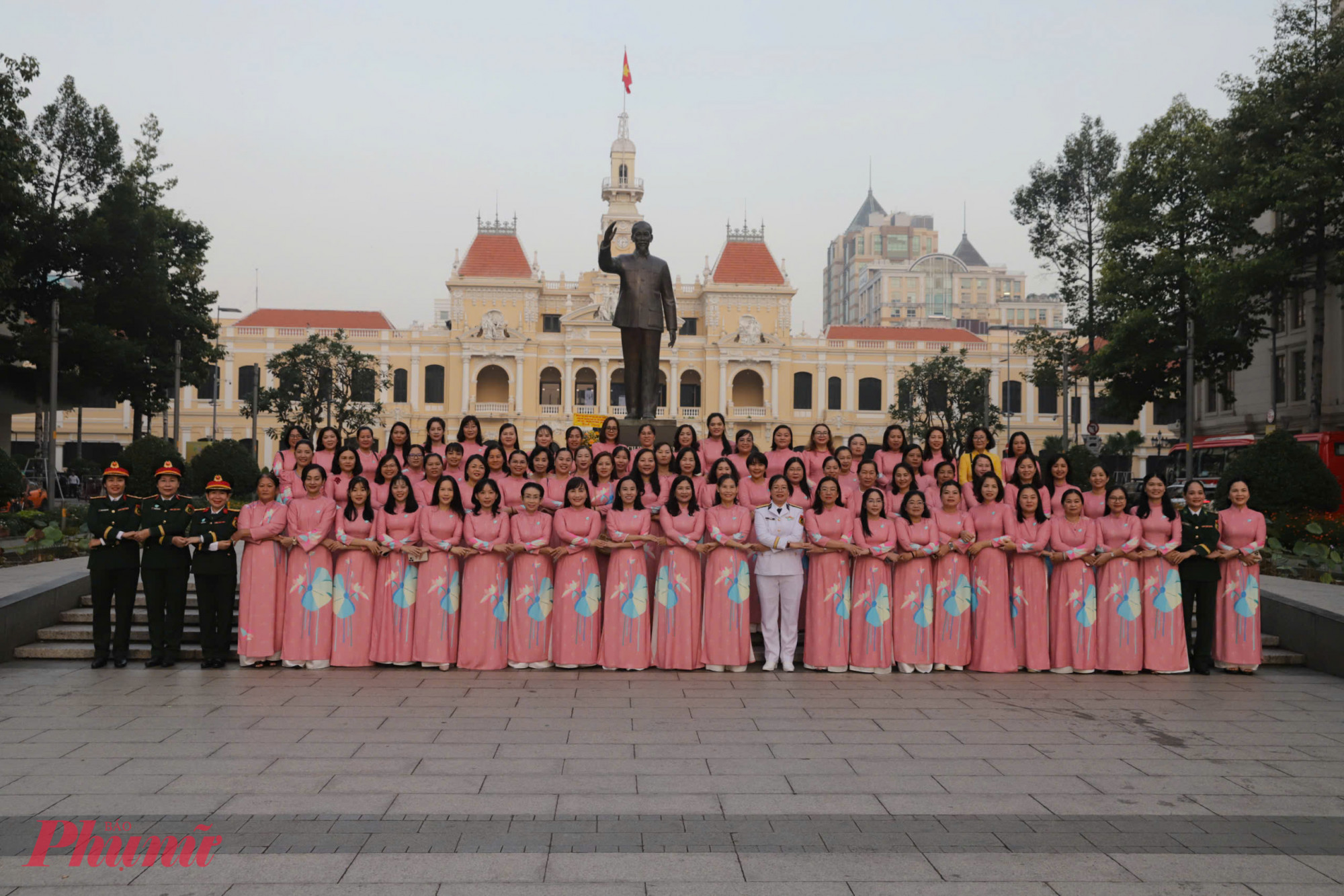 Tất cả mang theo niềm tin, khát vọng cống hiến và tinh thần đổi mới, sáng tạo, quyết tâm khẳng định vị thế của phụ nữ TPHCM trong kỷ nguyên mới.