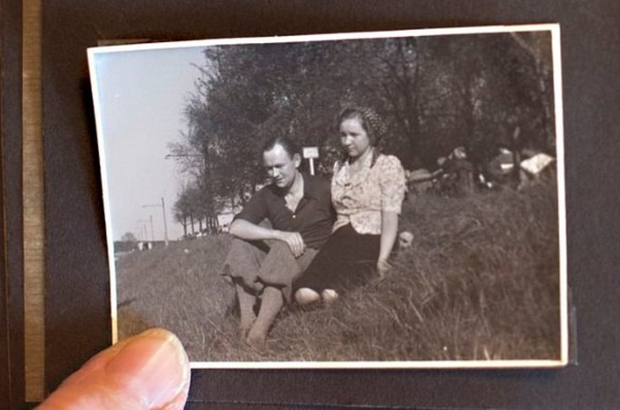 Bức ảnh của bà Margot Woelk và chồng. Ảnh: spiegel.de