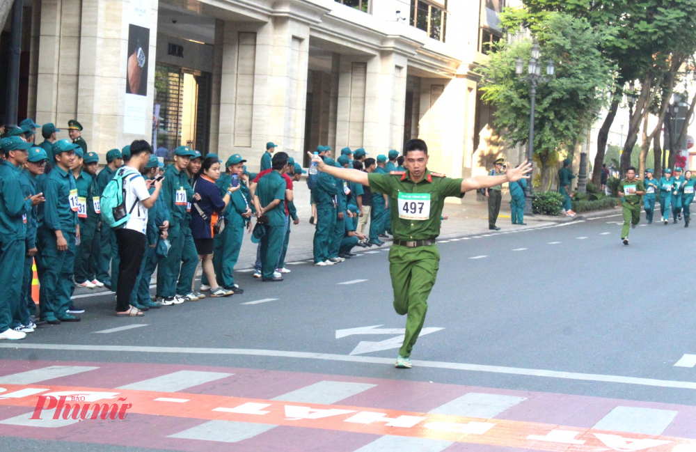 Không cần về trước nhưng lên hình phải đẹp!