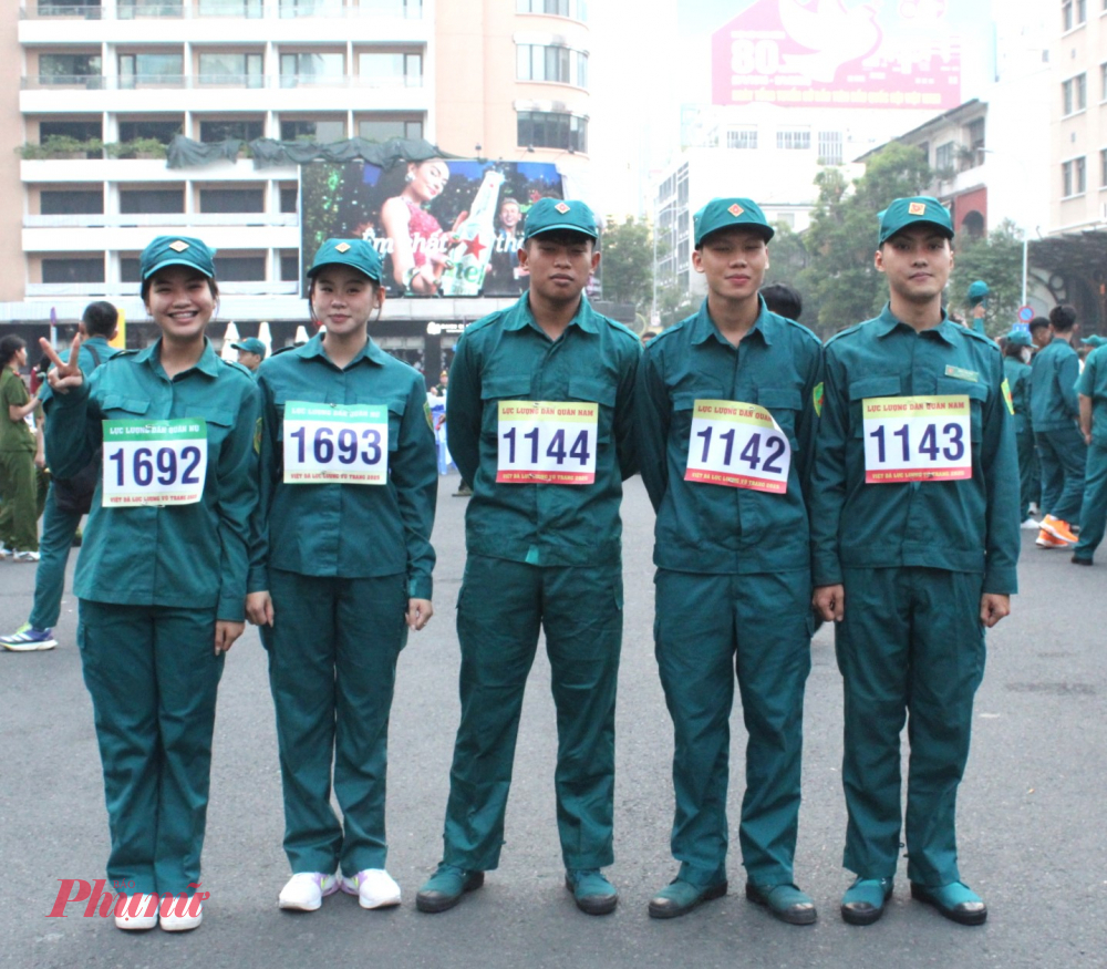 Các vận động viên phường Thới An có mặt từ sớm. Theo quy định, mỗi phường có 5 dân quân tự vệ tham gia giải.