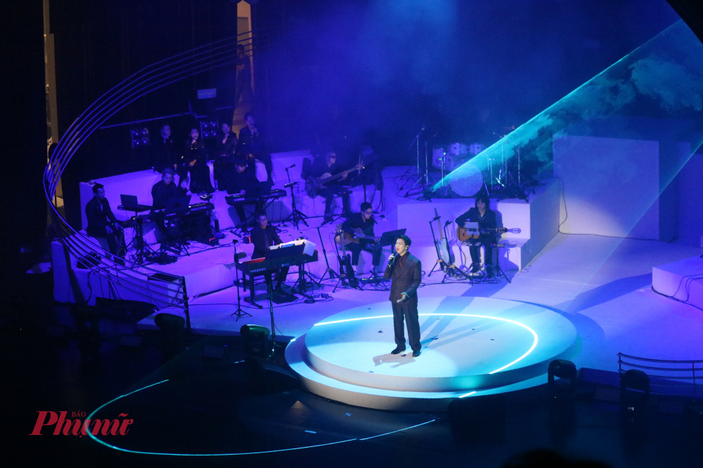 Hành trình 15 năm làm nghề của anh được đánh dấu bằng một đêm diễn đầy cảm xúc
