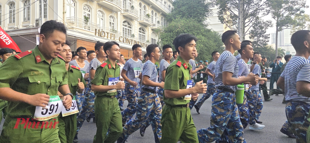 Nội dung nam lực lượng vũ trang khá cạnh tranh.