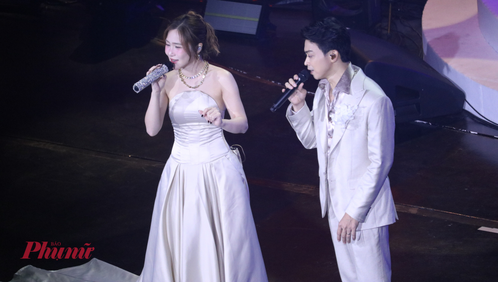 Anh đã có phần song ca cùng ca sĩ Hương Tràm - người em trong nghề mà anh yêu quý