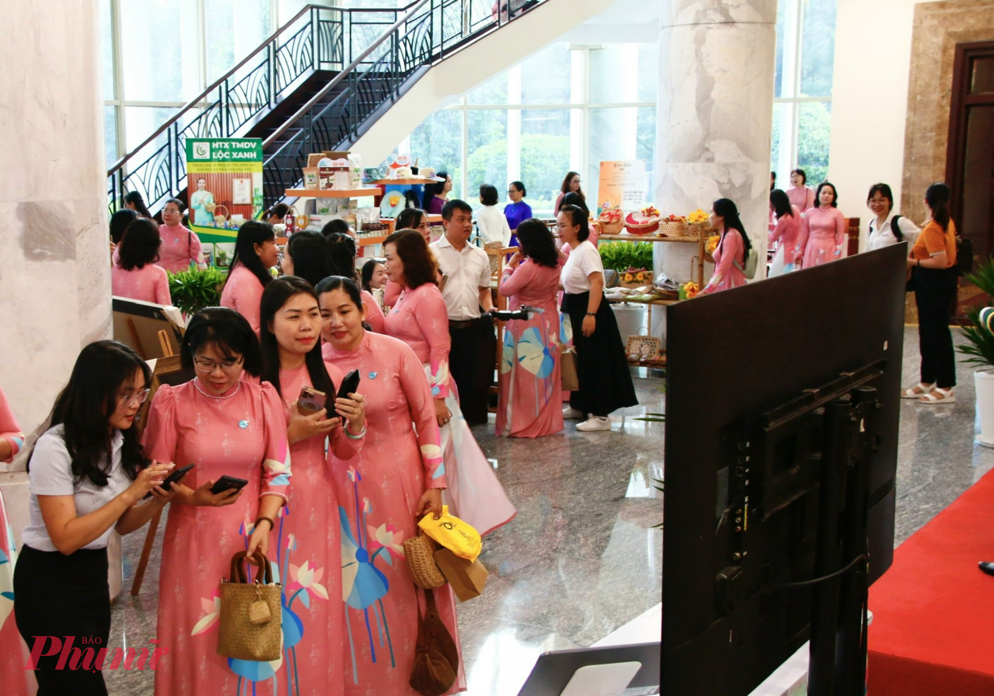 Đại hội có sự tham dự của hơn 300 đại biểu chính thức 