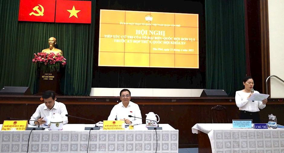 Tổ đại biểu Quốc hội Đơn vị 5 và chủ trì Hội nghị tiếp xúc cử tri trước kỳ họp thứ Chín, Quốc hội khóa XV - ảnh: Quốc Cường
