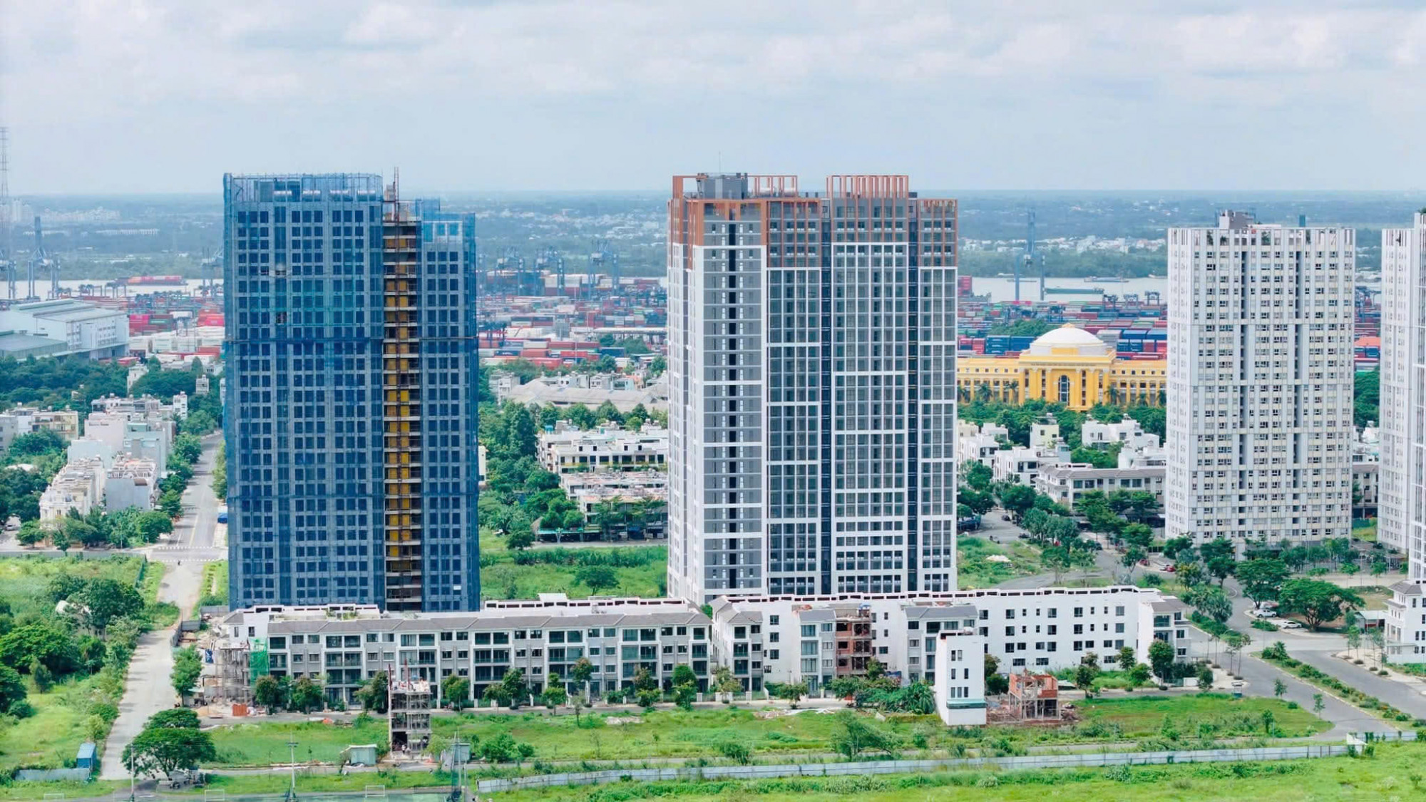 Đầu tiên nên chọn căn hộ thứ cấp giá rẻ, sau vài năm bán đi kiếm lời, có như vậy thì người mua mới dễ chạm tay tới căn hộ cao cấp hơn (Ảnh minh hoạ)