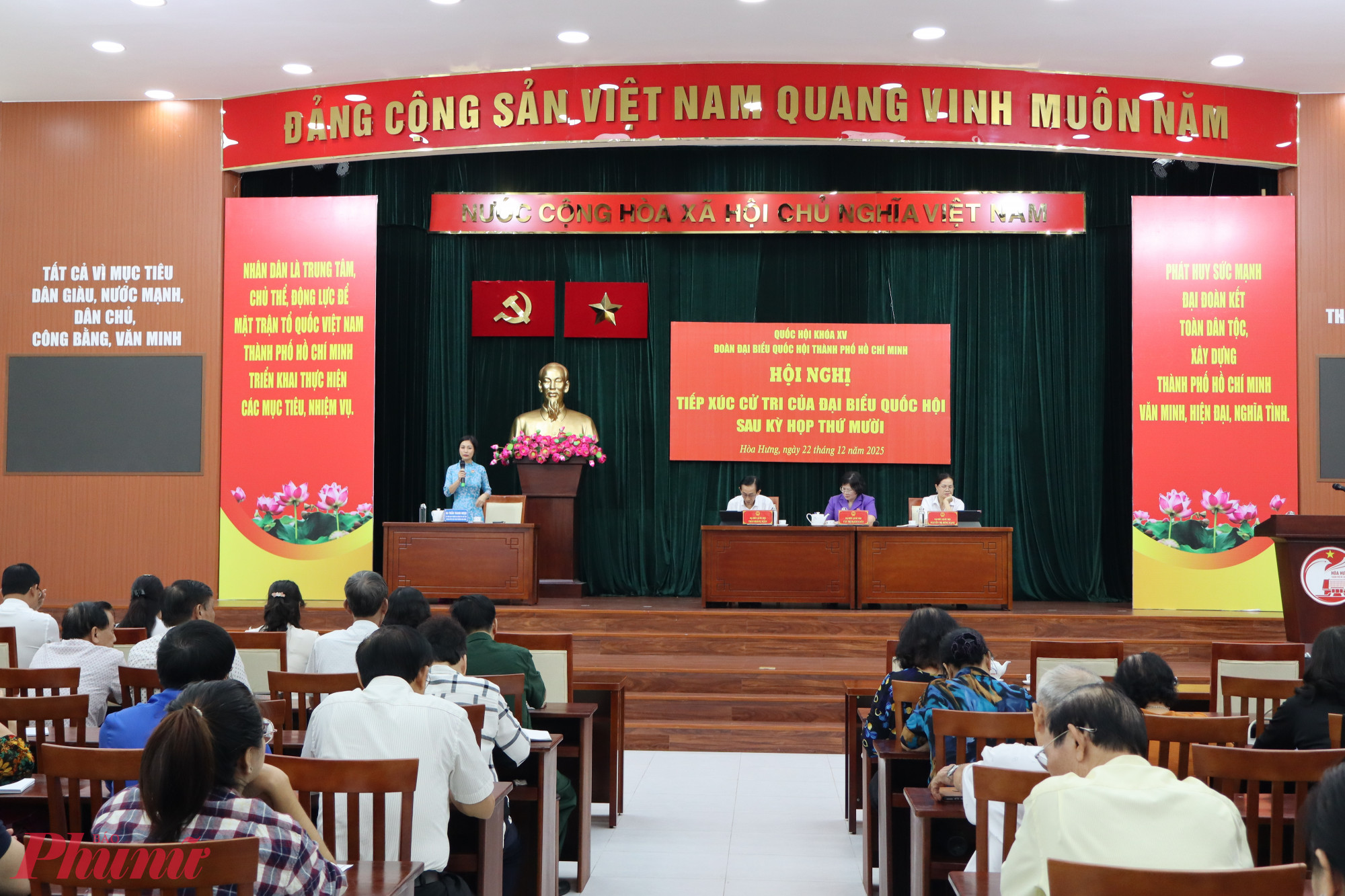 Buổi tiếp xúc cử tri các phường Hòa Hưng, Vườn Lài và Hòa Hưng sau kỳ họp thứ 10, Quốc hội khóa XV - Ảnh: Thanh Tâm