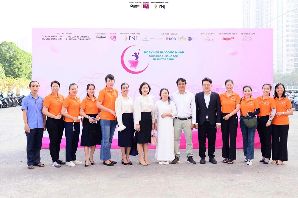 Tổng quan không khí ngày hội - Ảnh: PNJ