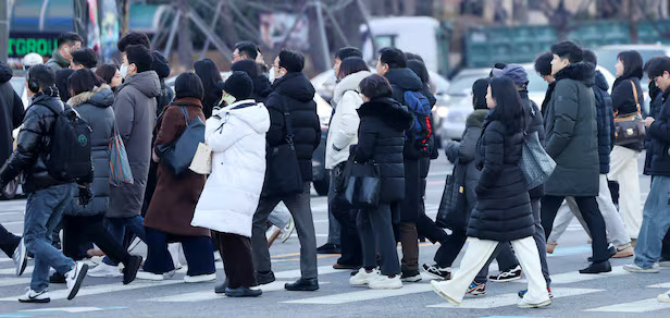 Hàn Quốc đang trải qua mùa đông khắc nghiệt, nền nhiệt độ thấp dưới âm 5 độ C - Ảnh: News1