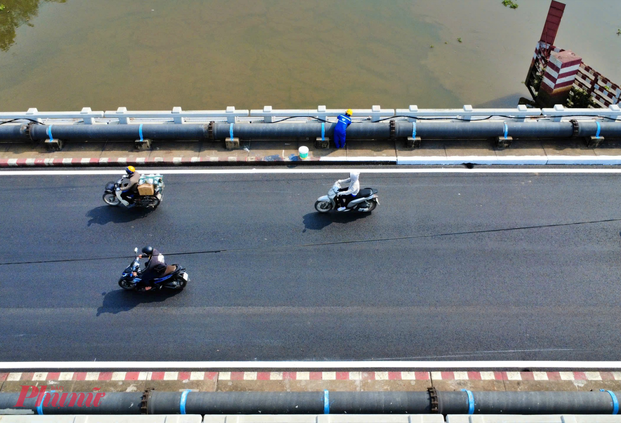 Quá trình kích nâng được thực hiện cẩn trọng, liên tục quan trắc nhằm bảo đảm an toàn tuyệt đối cho kết cấu công trình và giao thông khu vực.