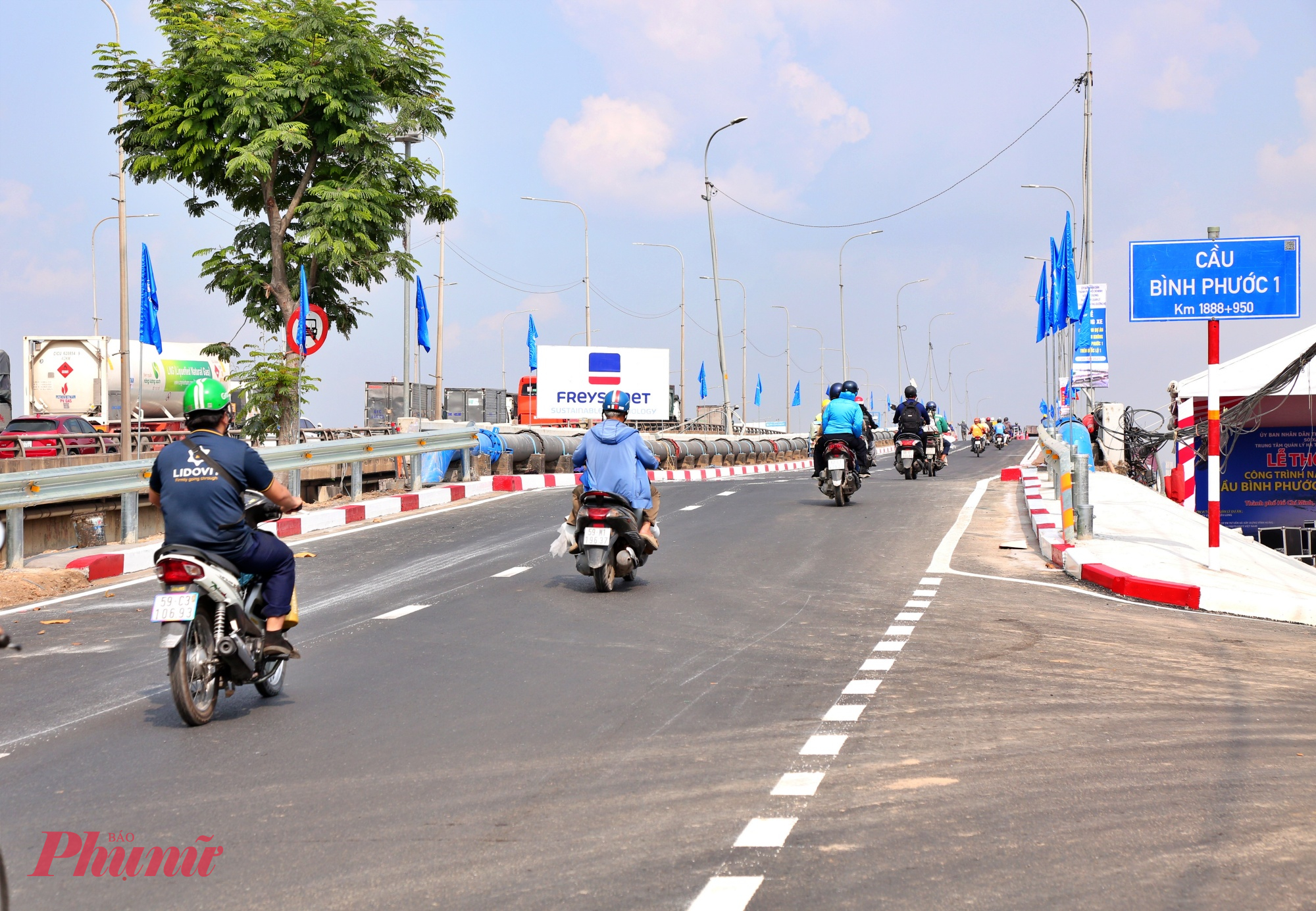 Trung tâm Quản lý hạ tầng giao thông đường bộ (Sở Xây dựng TPHCM) - cho biết, ngày 23/12 sẽ thông xe dự án nâng tĩnh không cầu Bình Phước 1. 