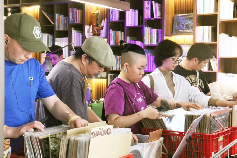 Việt Nam cũng không nằm ngoài dòng chảy chung với sự hồi sinh của analog và đĩa than - ẢNH: PHƯƠNG NHÃ