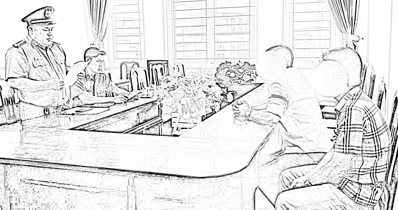 Công an tống đạt quyết định xử phạt vi phạm hành chính đối với 2 trường hợp đăng tải thông tin sai sự thật