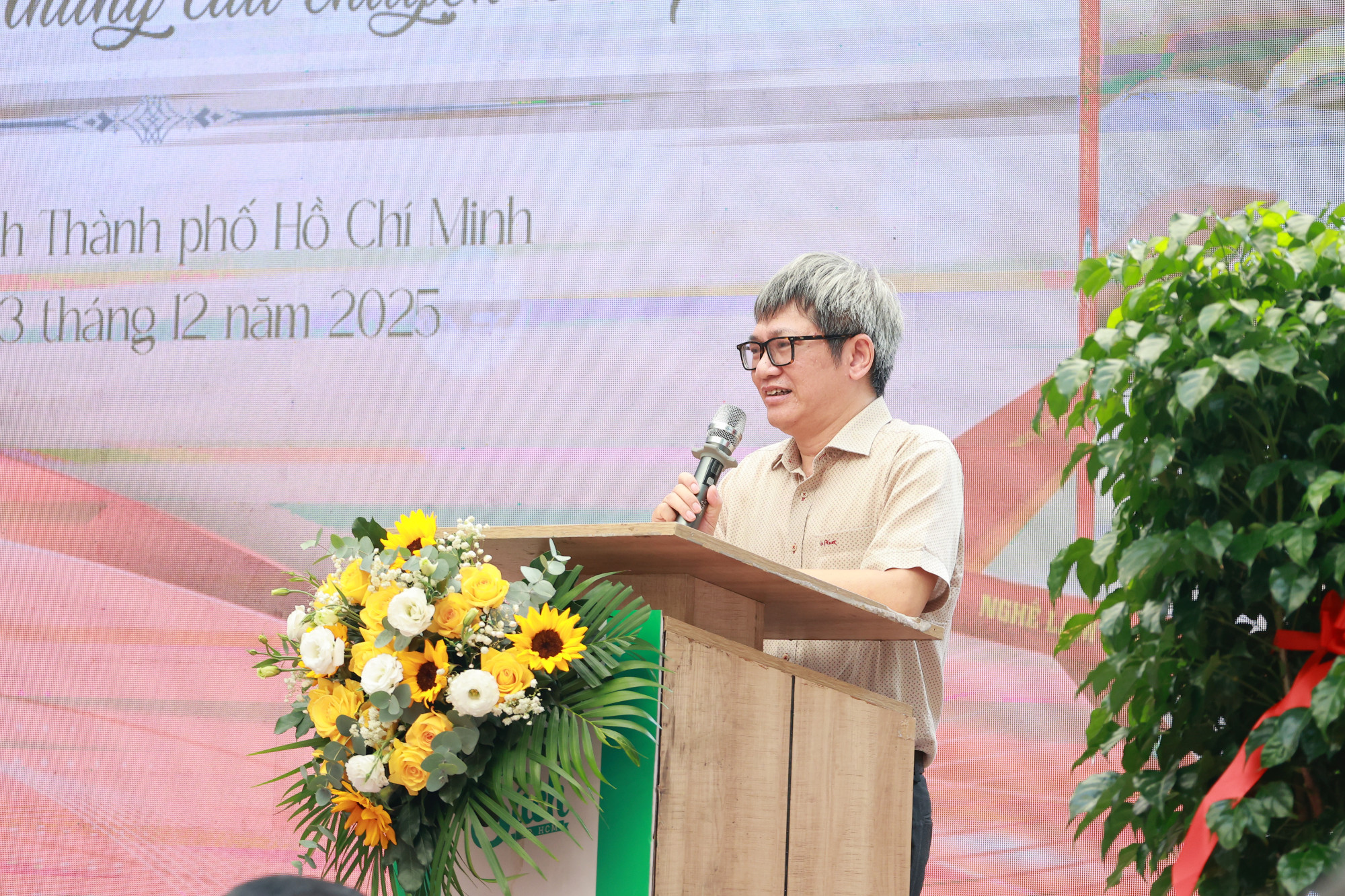 Ông Nguyễn Tiến Công chia sẻ tại buổi ra mắt 