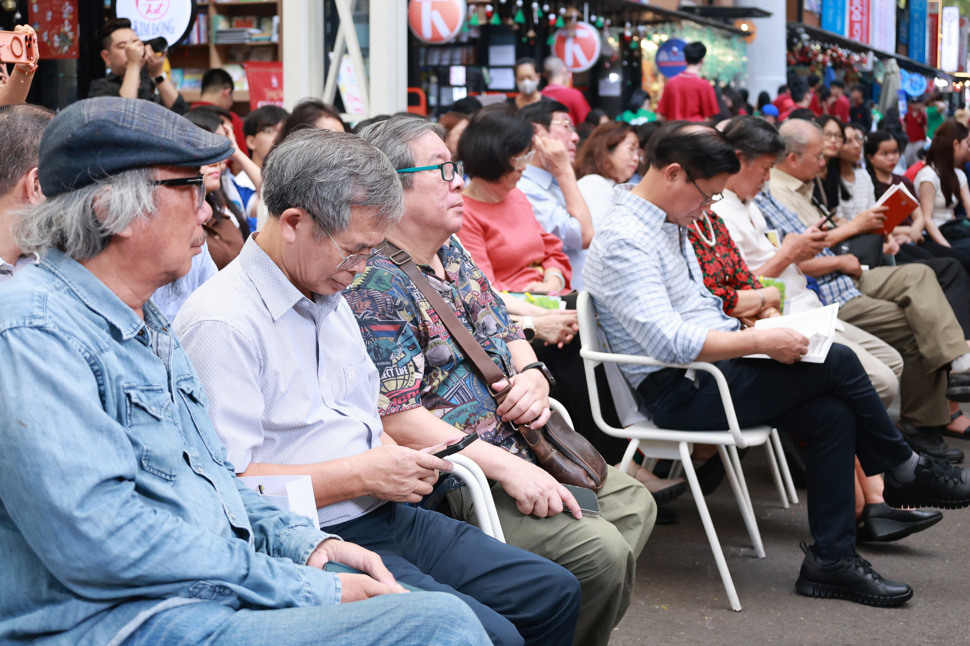 Sự kiện hội tụ những gương mặt quen thuộc của ngành xuất bản, tác giả, độc giả và đông đảo sinh viên Trường Đại học Văn hoá TPHCM 