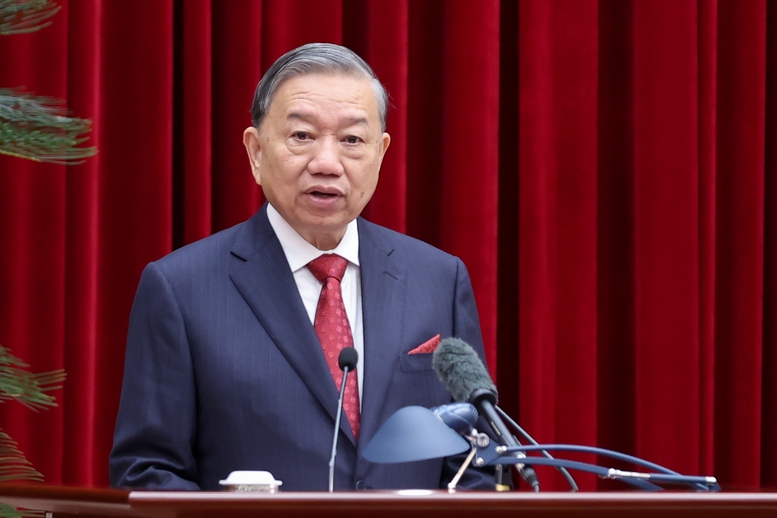 Thống nhất thông qua báo cáo về công tác nhân sự của Đảng Tổng Bí thư Tô Lâm cho biết Ban Chấp hành Trung ương nhất trí thông qua Dự thảo Báo cáo của Ban Chấp hành Trung ương khóa XIII về các văn kiện trình Đại hội XIV - Ảnh: VGP/Nhật Bắc