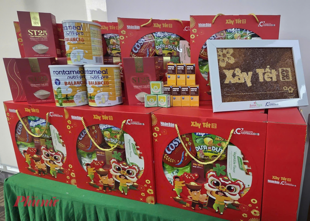 Phần quà Xây Tết 2026 mang Tết ấm đến cho công nhân - Ảnh: Ngọc Tuyết