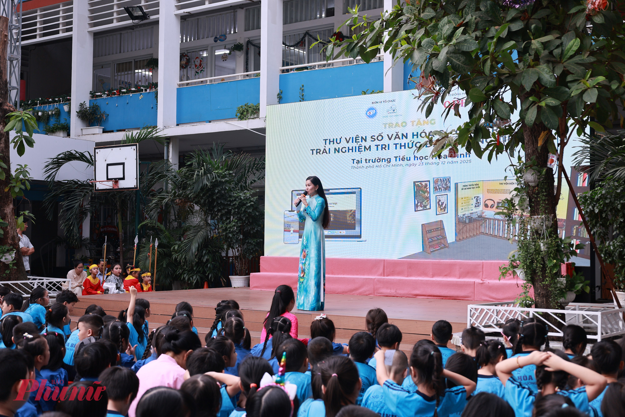 Trường Tiểu học Hoà Bình là điểm trường thứ 3 được trao tặng thư viện số 