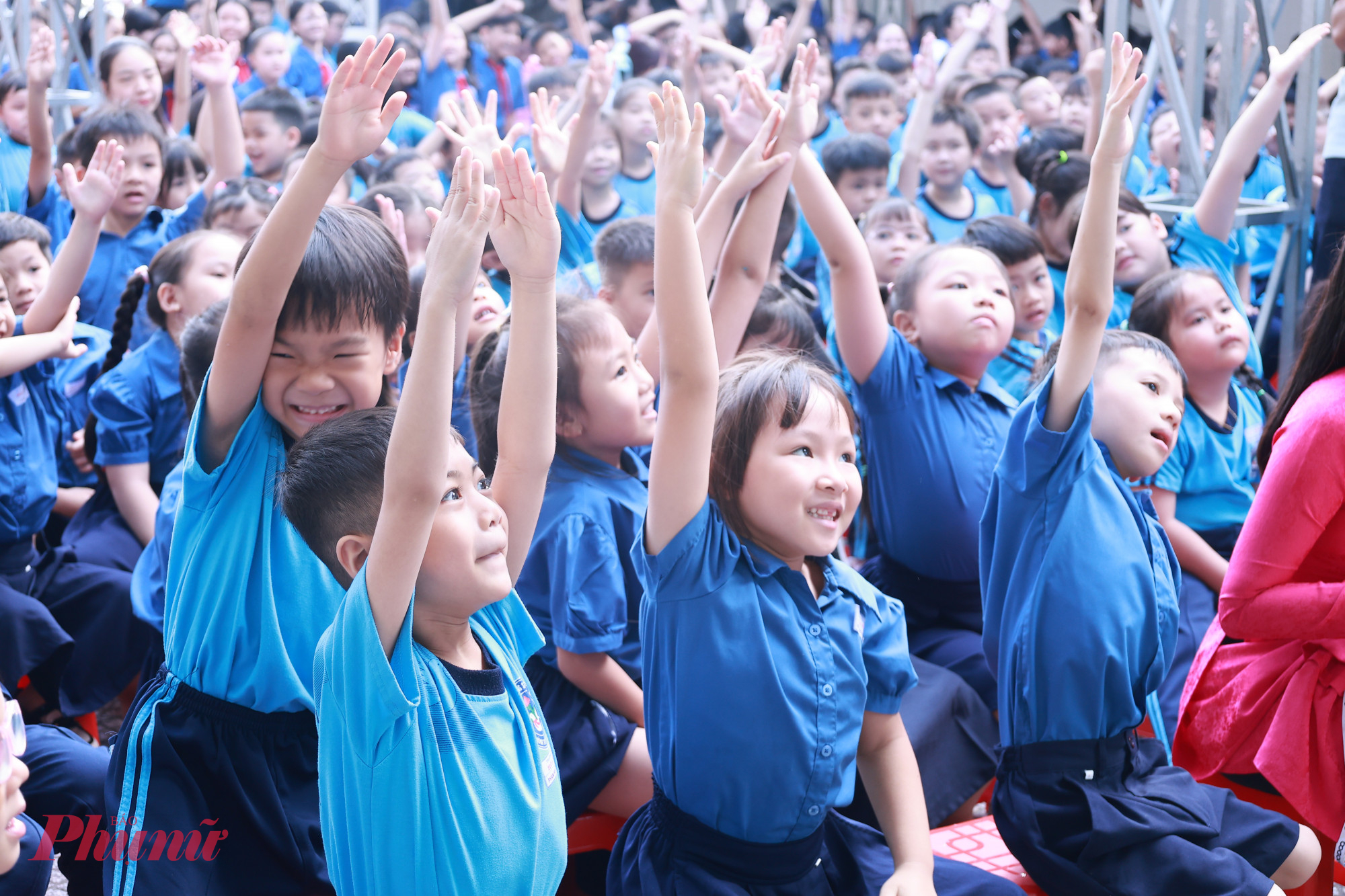 Các em nhỏ hào hứng tham gia các hoạt động vui chơi tại sự kiện 