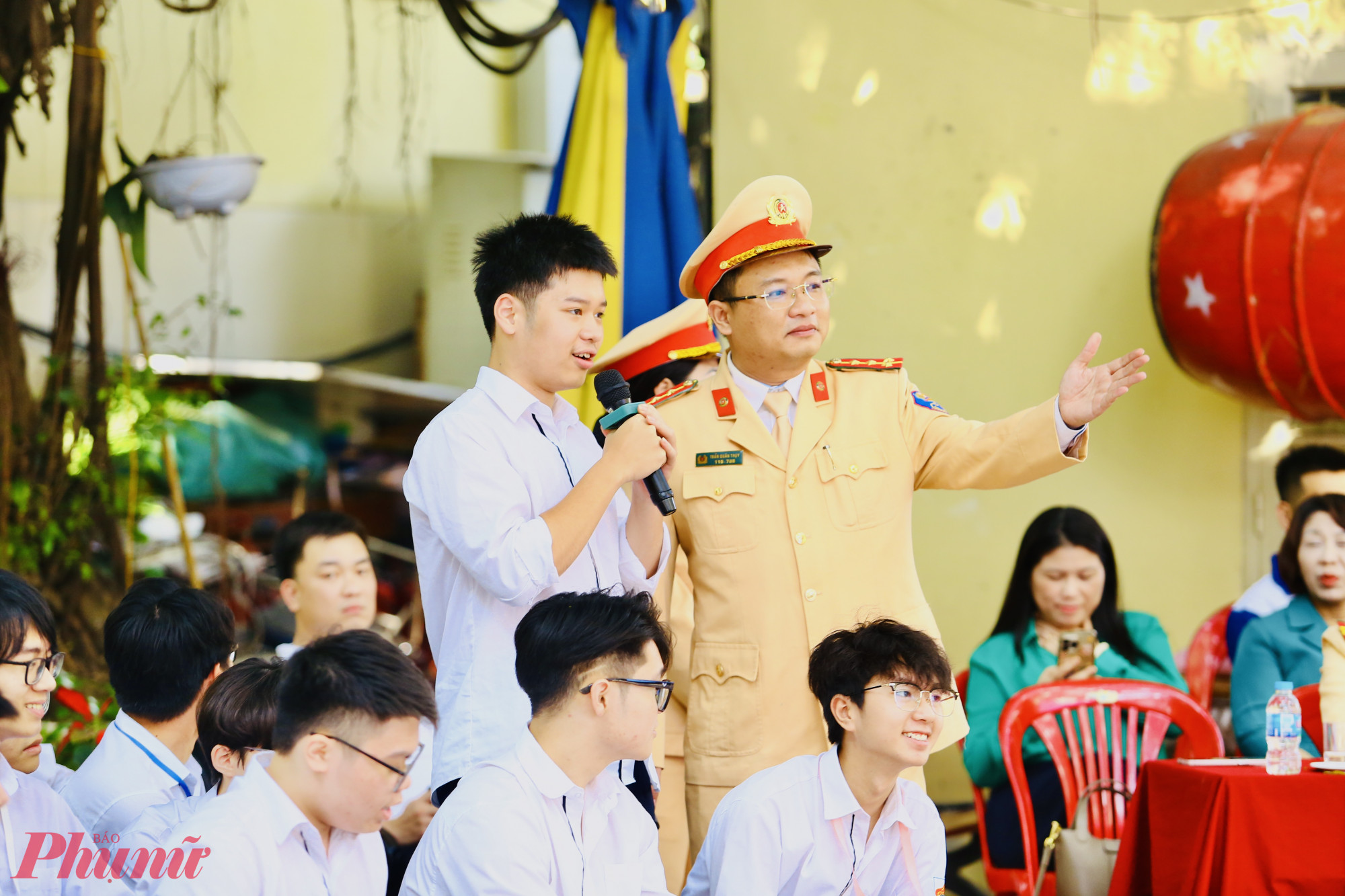 Nội dung tập trung vào các quy định về tốc độ, hiệu lệnh đèn tín hiệu, quy tắc tránh – vượt, chuyển hướng, nhường đường cho xe ưu tiên, cùng kỹ năng xử lý tình huống nguy hiểm khi điều khiển xe máy và xe máy điện.