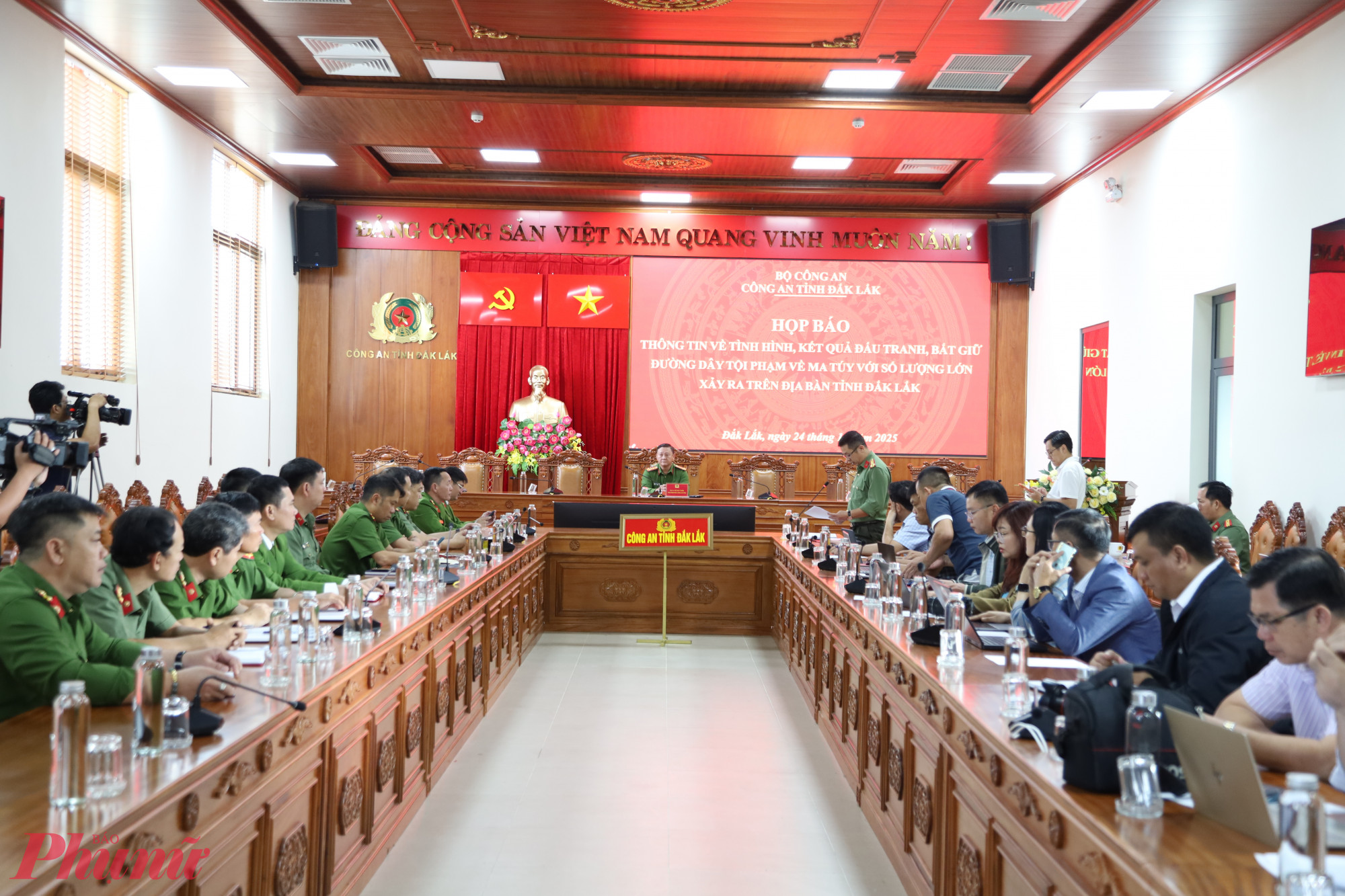 Toàn cảnh buổi họp báo