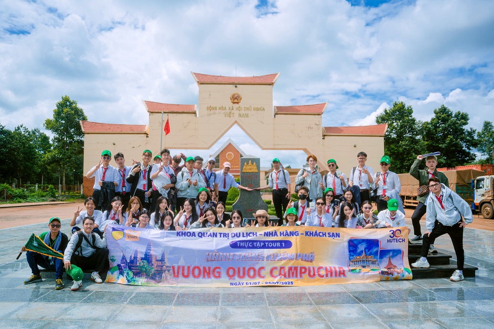 Các cơ hội việc làm mở ra từ sớm, giúp sinh viên bắt nhịp nhanh với thị trường lao động - Ảnh: HUTECH