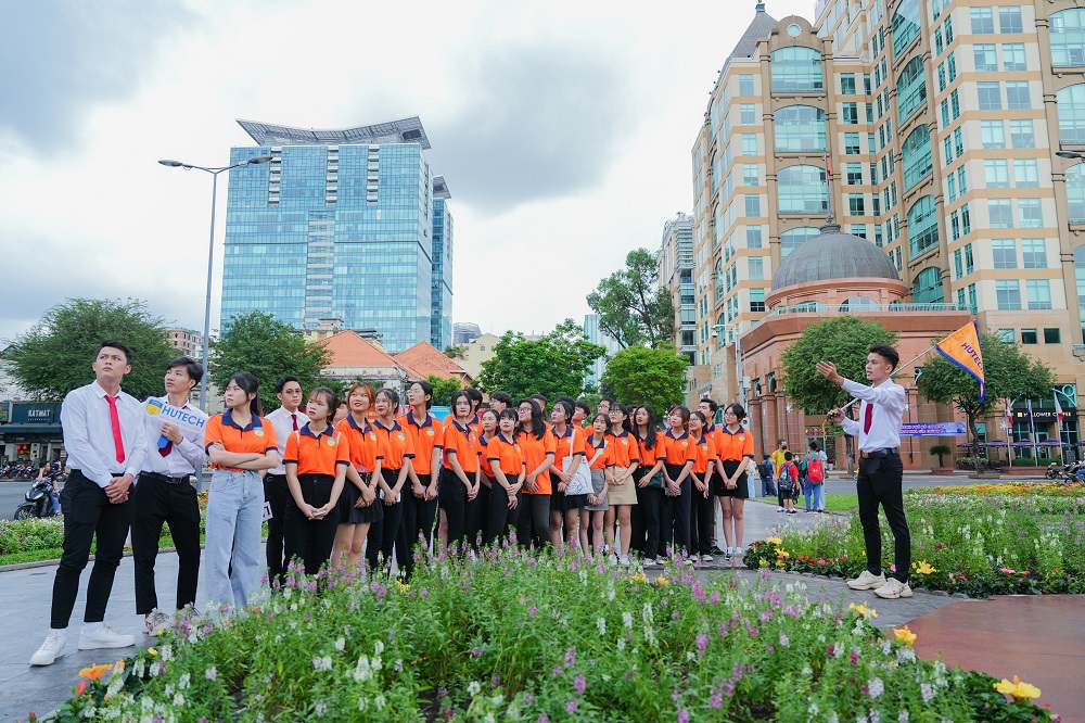 Ngành du lịch bùng nổ với nhiều xu hướng mới, mở ra đa dạng cơ hội việc làm cho thế hệ trẻ - Ảnh: HUTECH