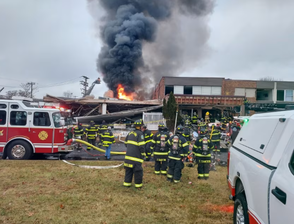 Hiện trường vụ nổ, cháy viện dưỡng lão. Ảnh:Parkland Fire Company