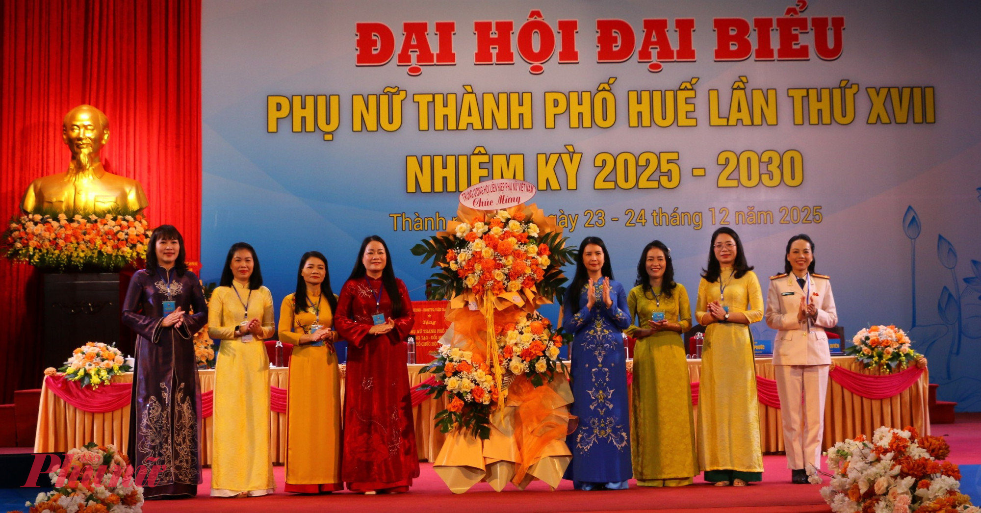 , bà Trần Lam Phương - Phó Chủ tịch Thường trực Trung ương Hội LHPN Việt Nam 