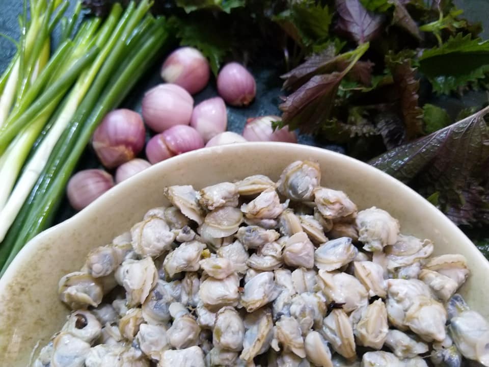 Nguyên liệu nấu món cháo hến đơn giản nhưng hương vị thơm ngon. Ảnh từ Fb Lê Thị Hải Yến