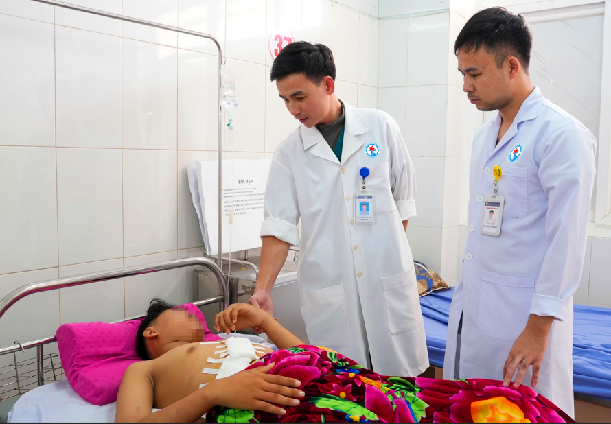 Bệnh nhân Trương Ngọc S. (14 tuổi), trú tại xã Lao Bảo bị vỡ lá gan được cứu sống